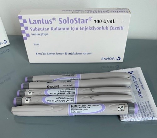 Lantus soloStar 100U/ml hộp 5 bút 